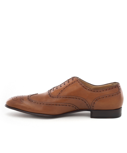 light tan wingtips