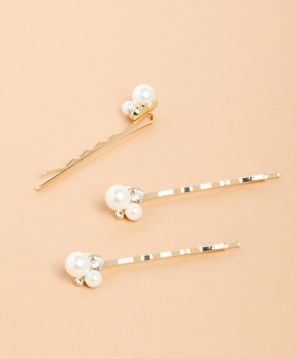 bobby pins with pearls on the end